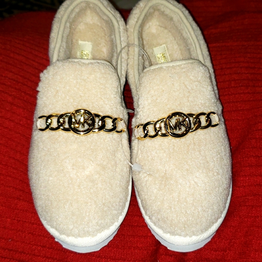 MK  slippers